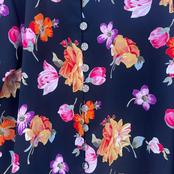 Maggie Sweet Black Bold Floral Metal Button Front Mock Neck Blouse Size Small - Picture 4 of 11